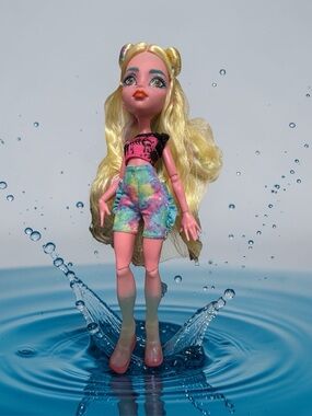 Monster High Doll Lagoona Blue G3 Reboot Aqua Girl Mattel 2021 Pink Crop Top